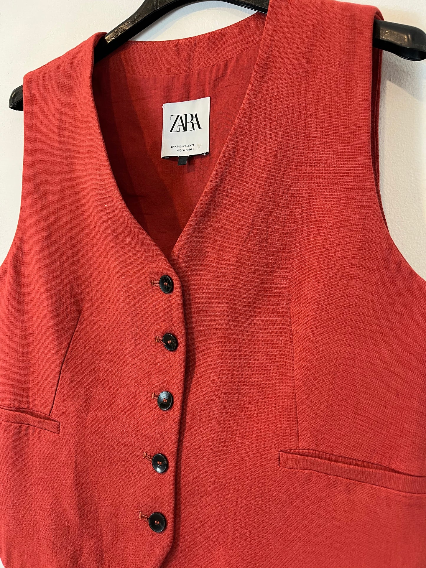 ZARA. Chaleco con lino color teja. T XS