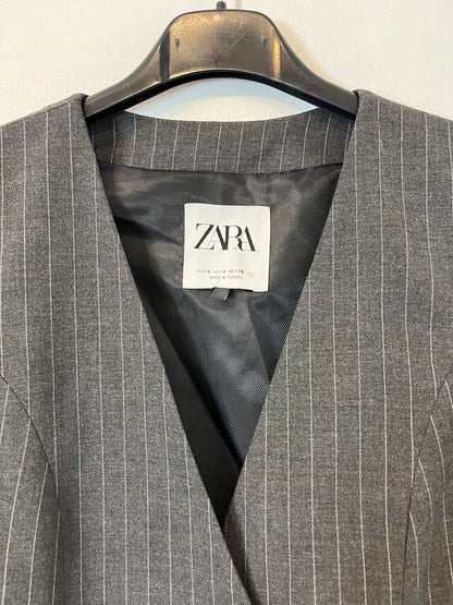 ZARA. Chaleco gris raya diplomática. T S