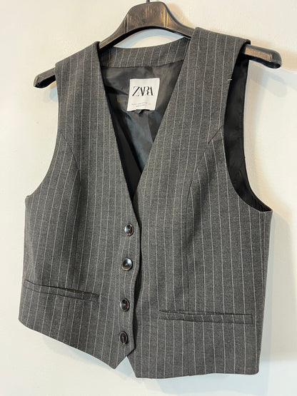 ZARA. Chaleco gris raya diplomática. T S