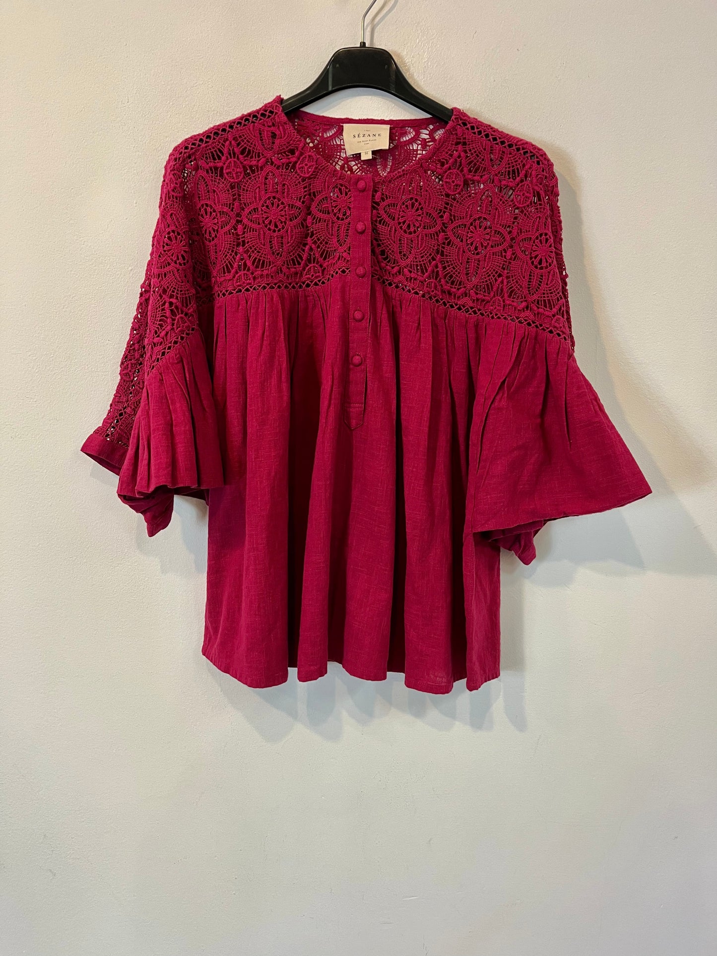 SÉZANE. Blusa rosa croché. T 36
