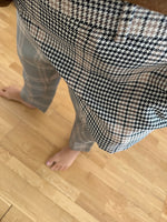 H&M. pantalón pata de gallo T.3xl