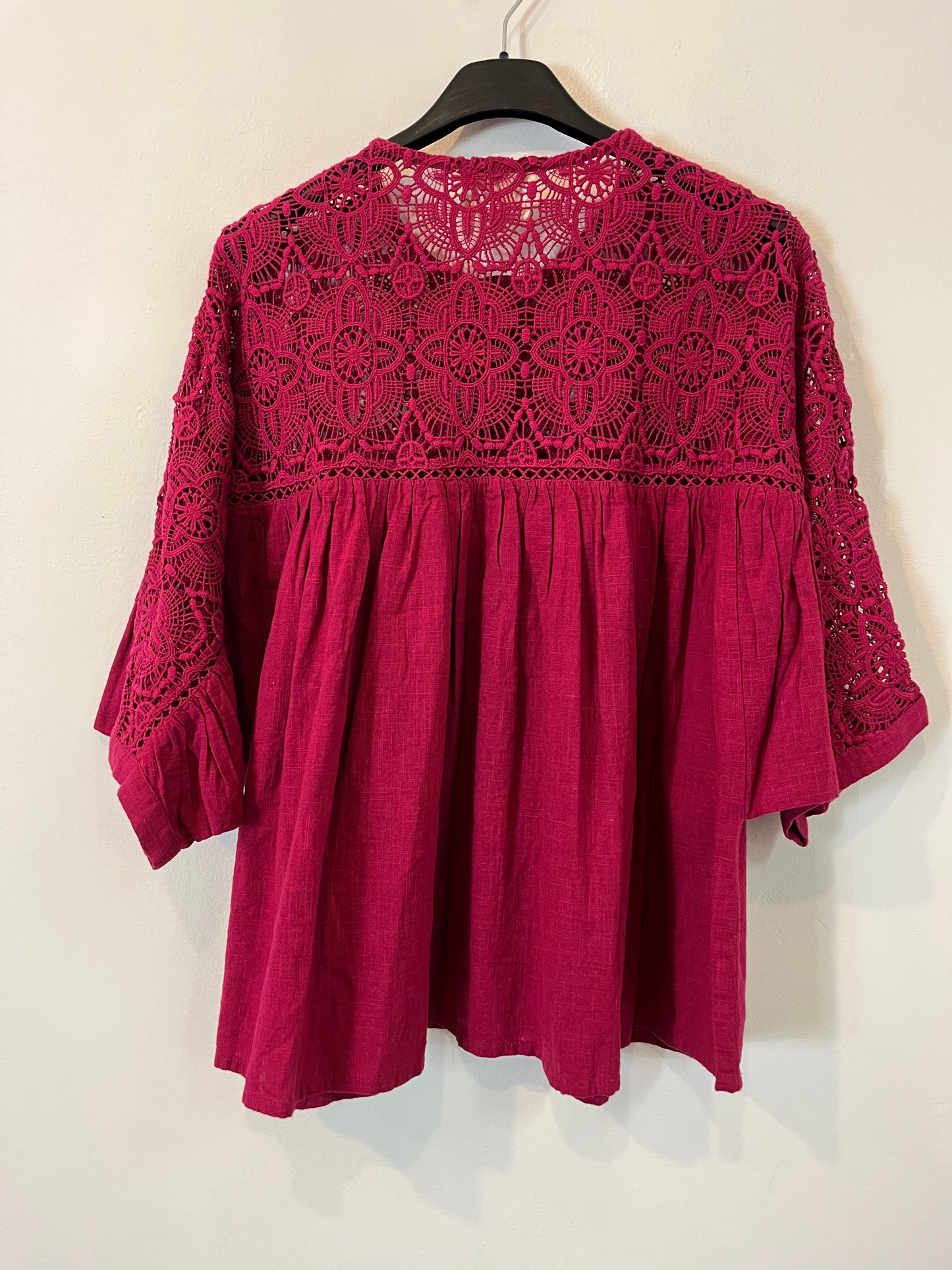 SÉZANE. Blusa rosa croché. T 36