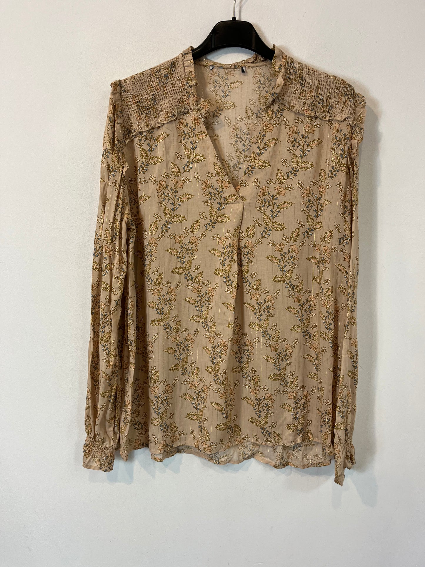 OTHERS. Beige blouse with honeycomb detail. TS