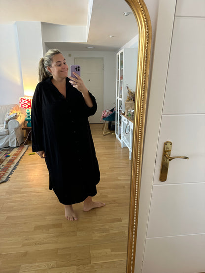 H&M. Vestido negro abotonado  T.2xl