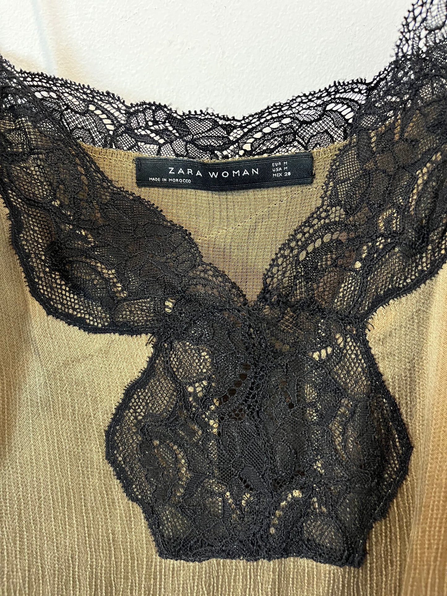 ZARA. Top lencero verde encaje. T M