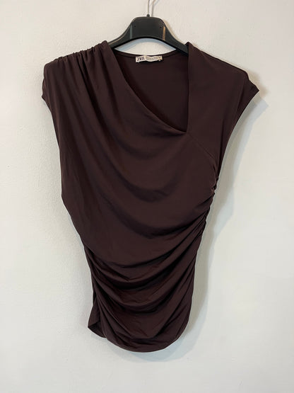 ZARA. Top marrón elástico fruncidos. T M