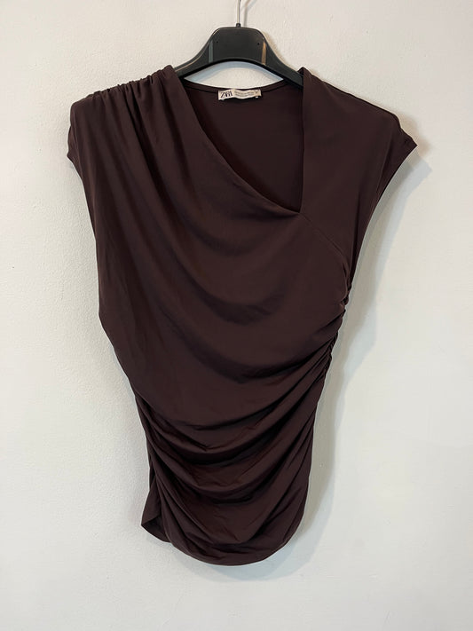 ZARA. Top marrón elástico fruncidos. T M