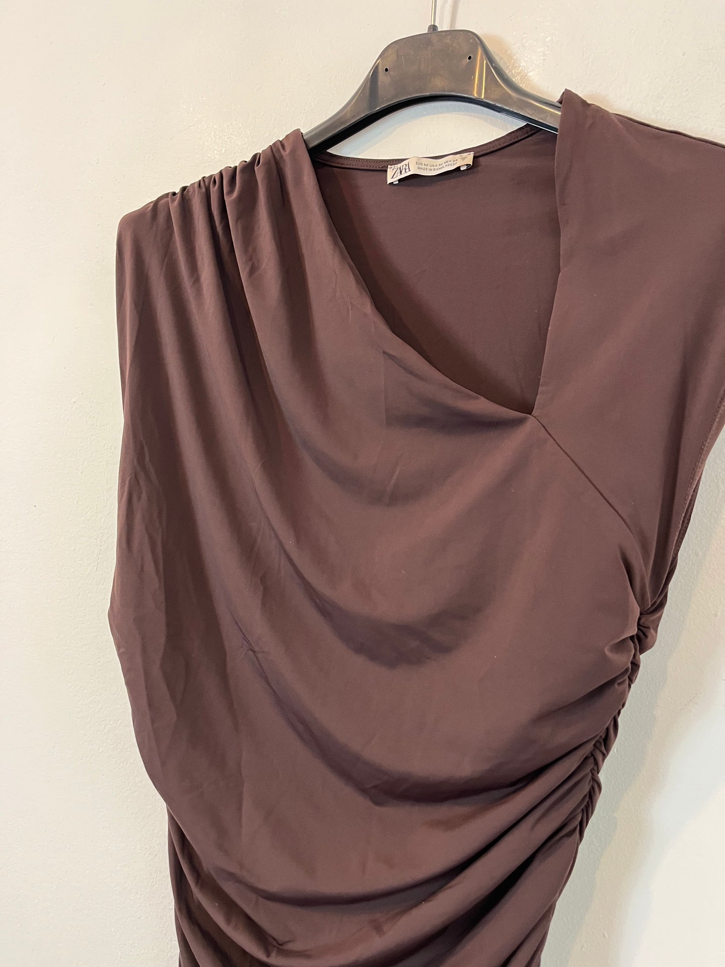 ZARA. Top marrón elástico fruncidos. T M