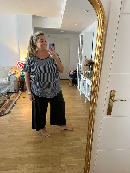 H&M. Camiseta rayas negro y blanca T.3xl