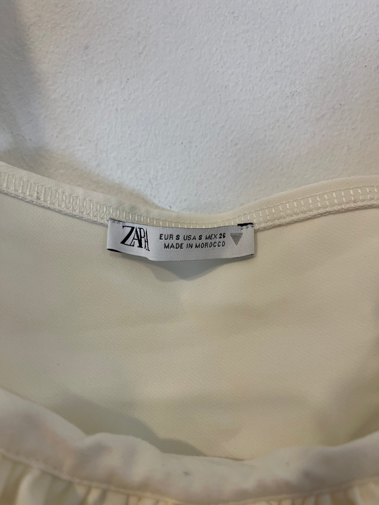 ZARA. croptop blanco abullonado  T.s