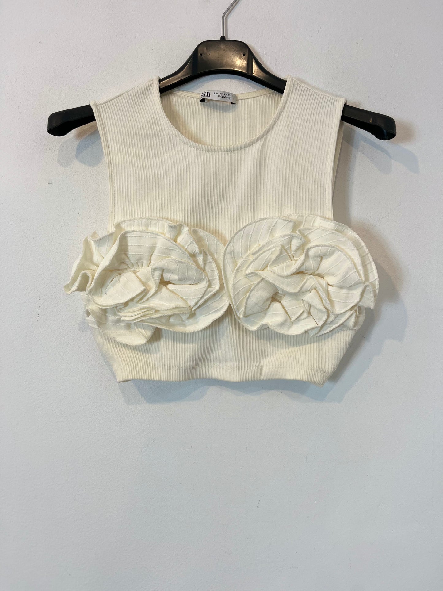 ZARA. top blanco flores T.s