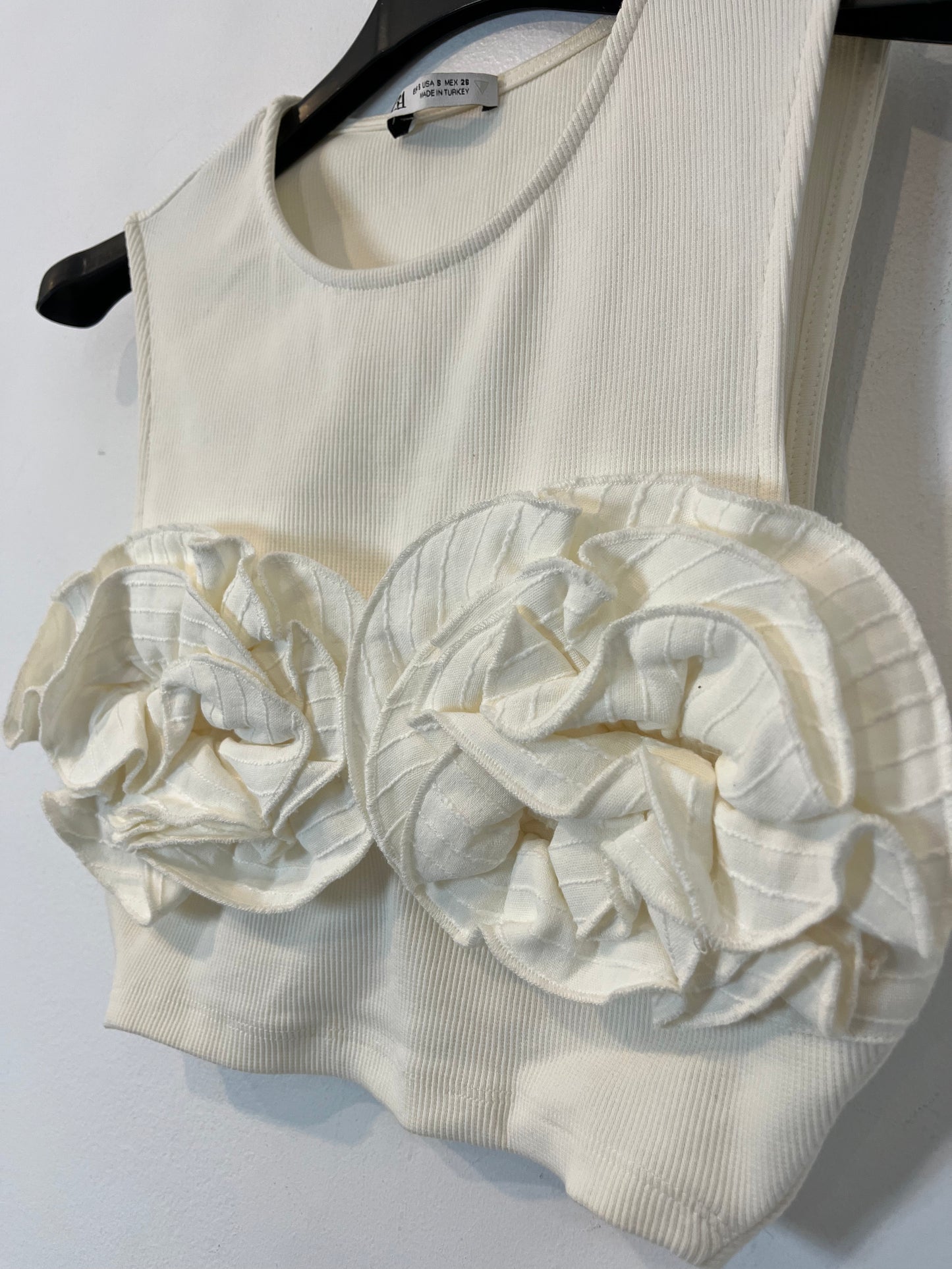 ZARA. top blanco flores T.s