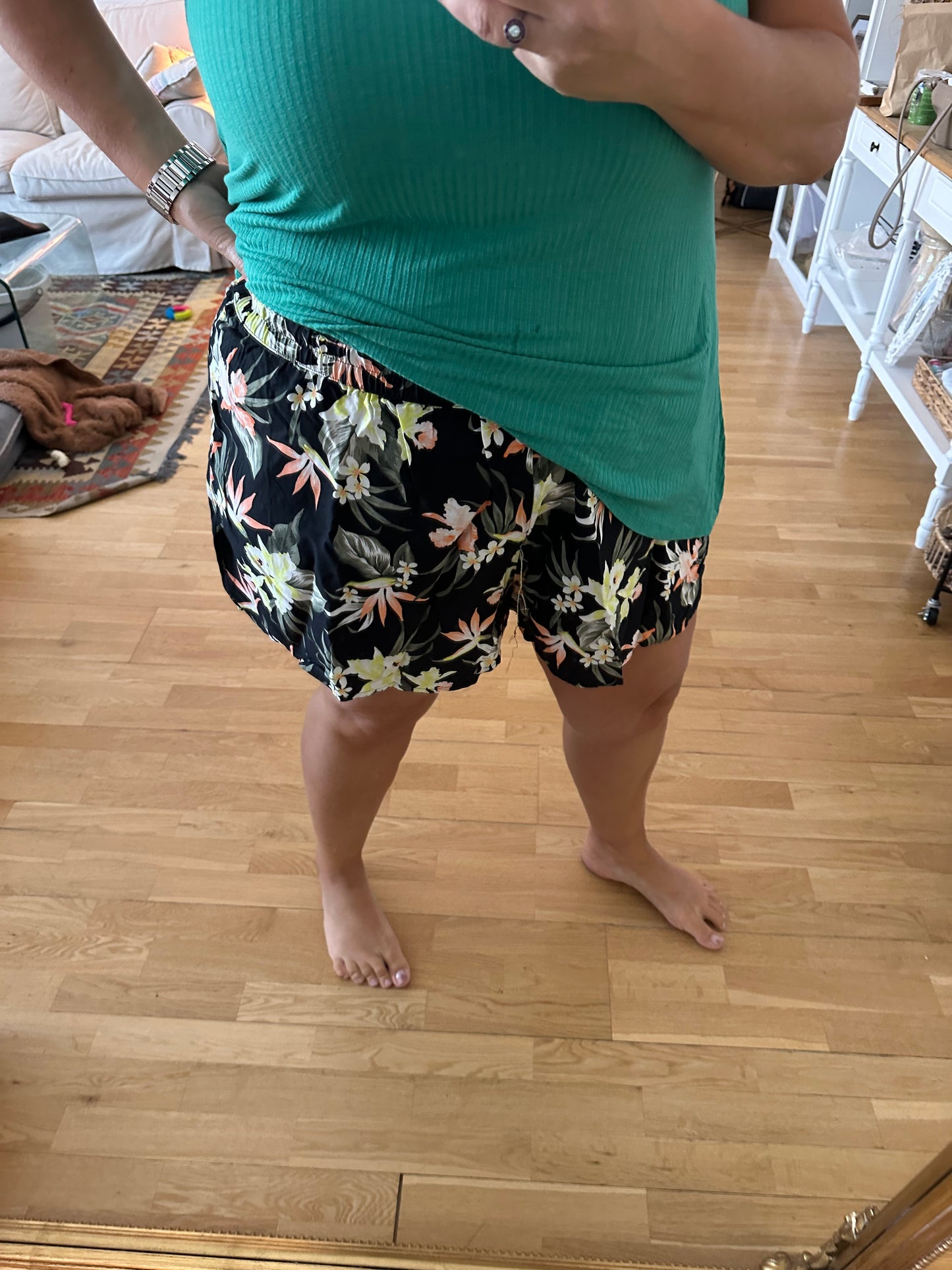 H&amp;M. Floral shorts S.XXL