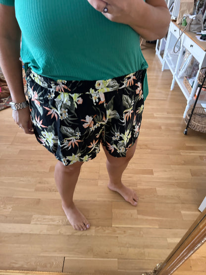 H&amp;M. Floral shorts S.XXL