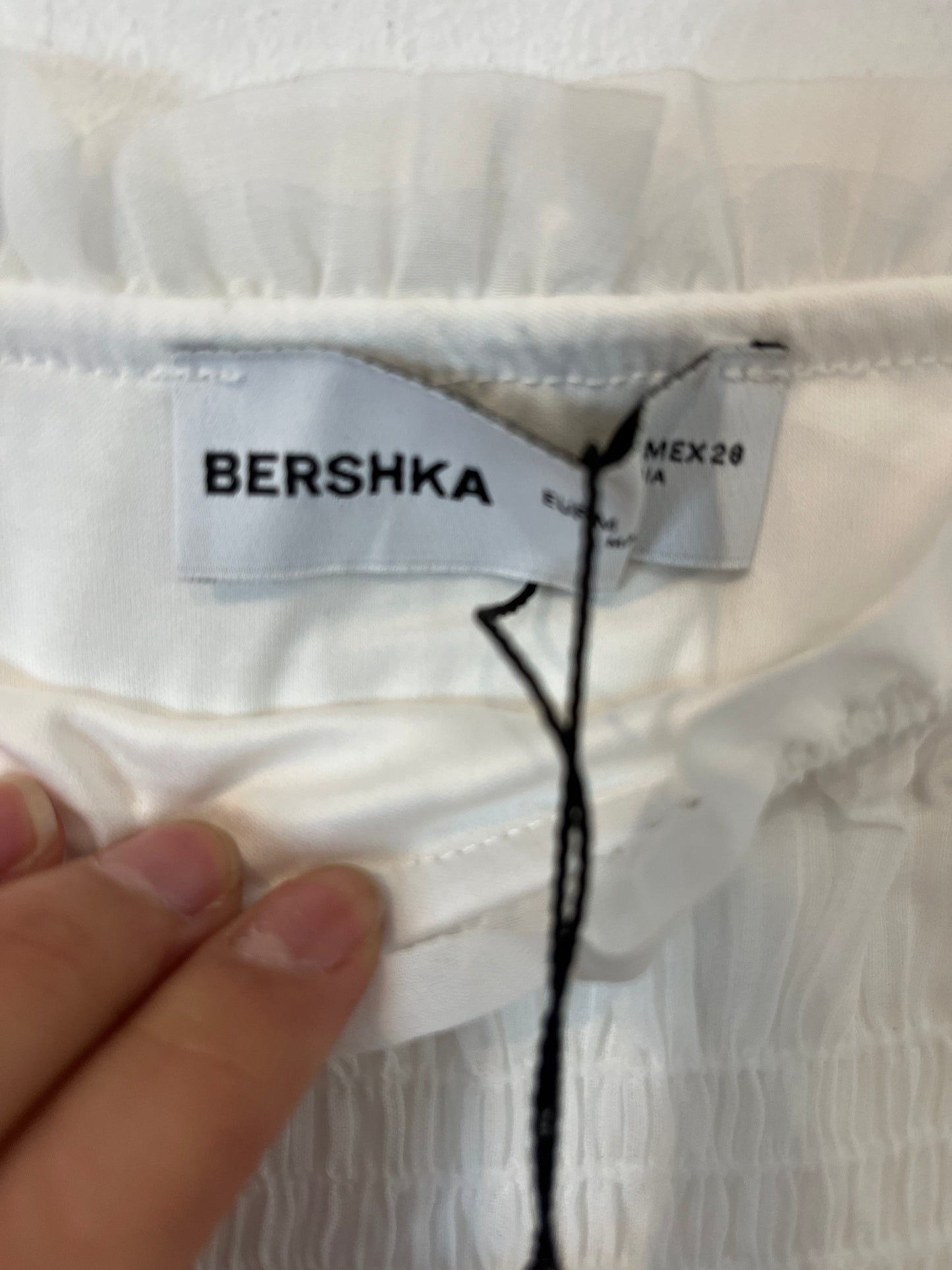 BERRHKA. White honeycomb skirt Tm