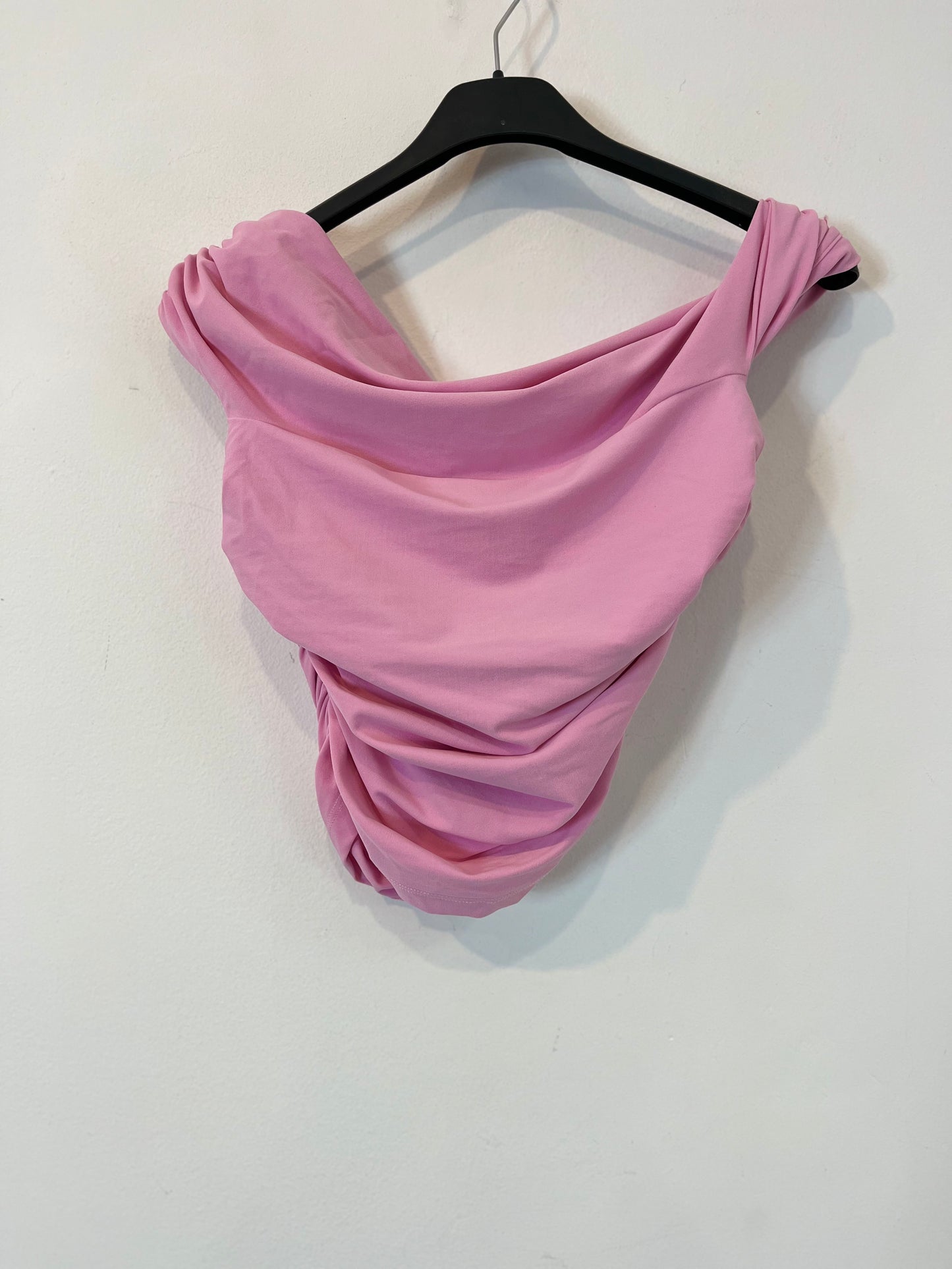 ZARA. Top rosa escote asimétrico T.s