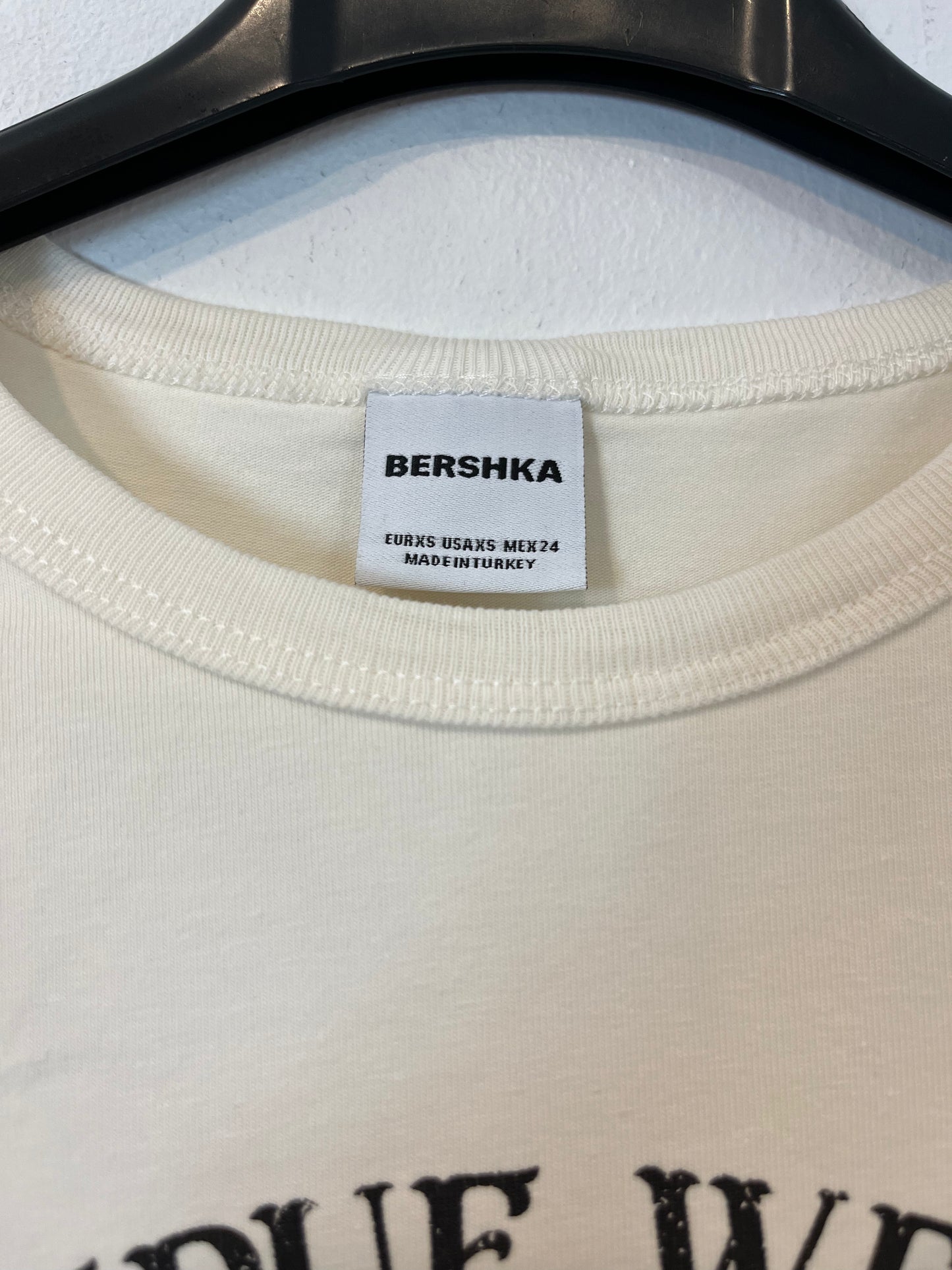 BERSKA. Camiseta blanca dibujo  T.xs