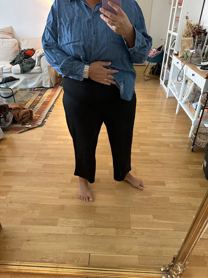 BUGANVILIA. Black culottes, size 3XL