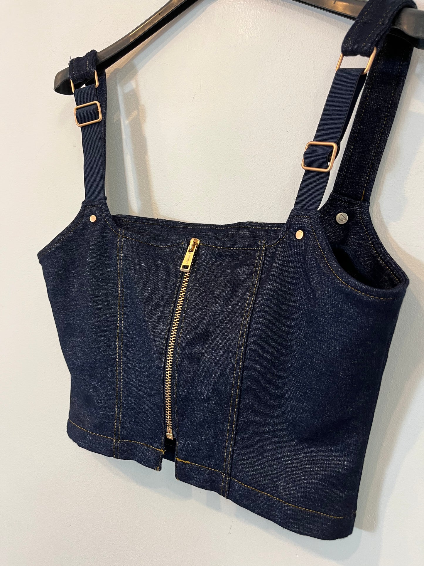 GUESS. Top elástico efecto vaquero. T.m