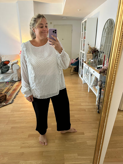 NEW LOOK. White plumeti blouse t.56