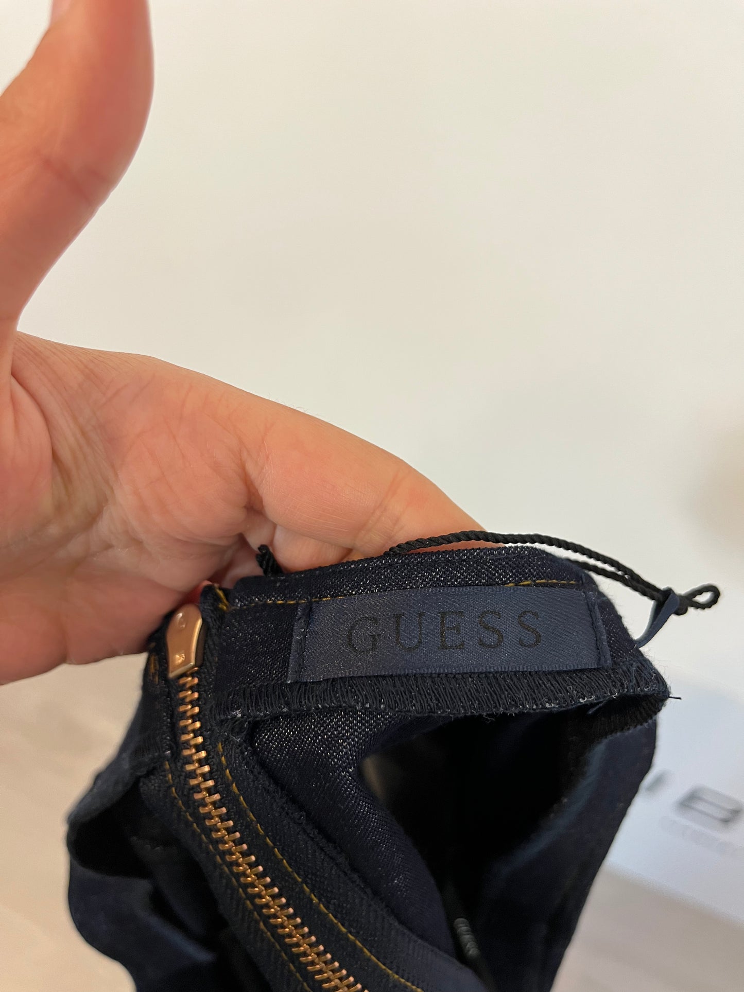 GUESS. Top elástico efecto vaquero. T.m