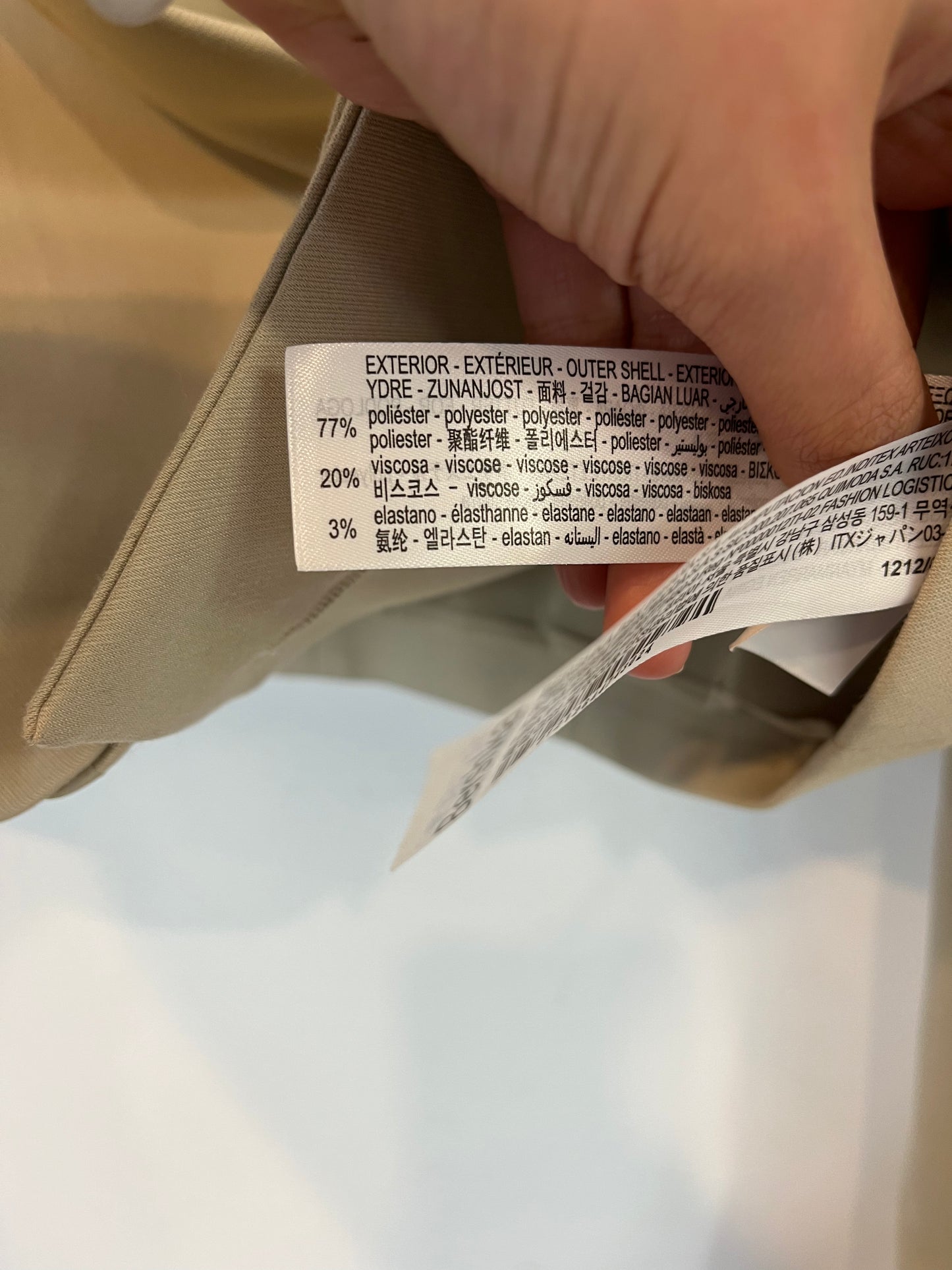 BERSHKA. Blazer corta beige T.s