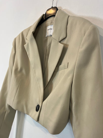 BERSHKA. Blazer corta beige T.s