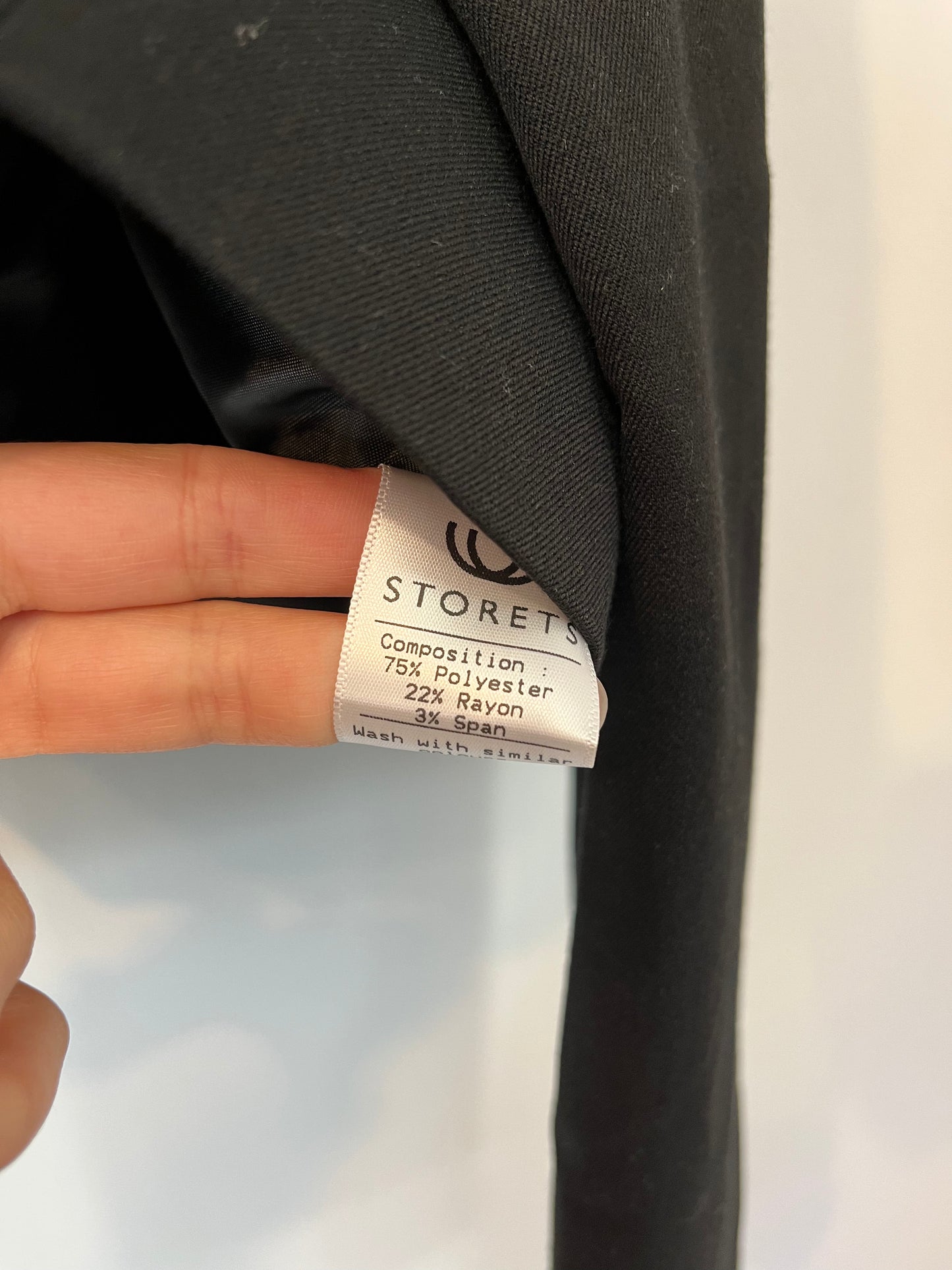 STORETS. Blazer cortita negra T.s/m