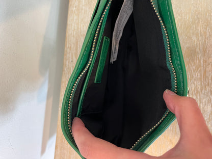 ZARA. Bolso verde cadena