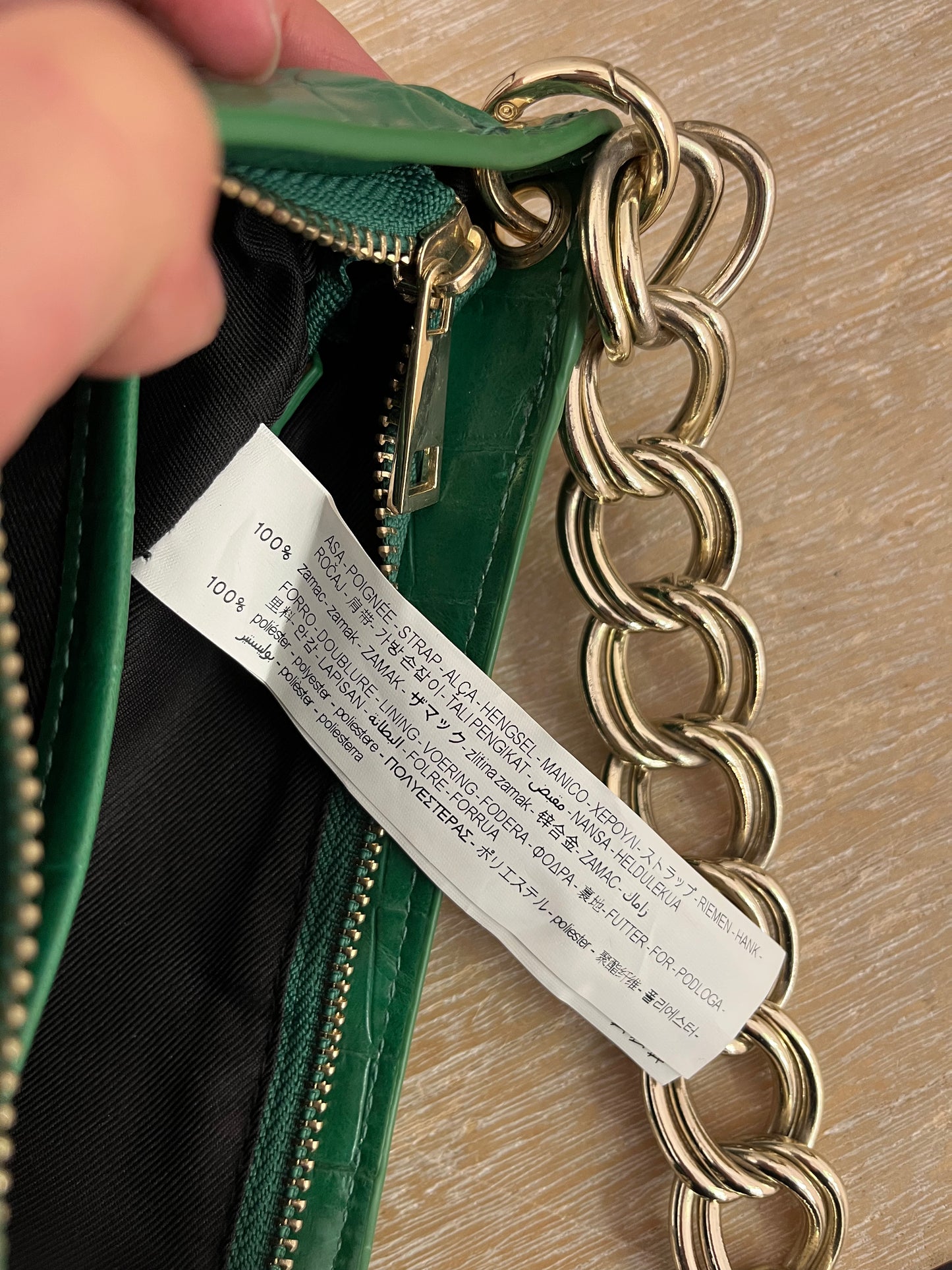 ZARA. Bolso verde cadena