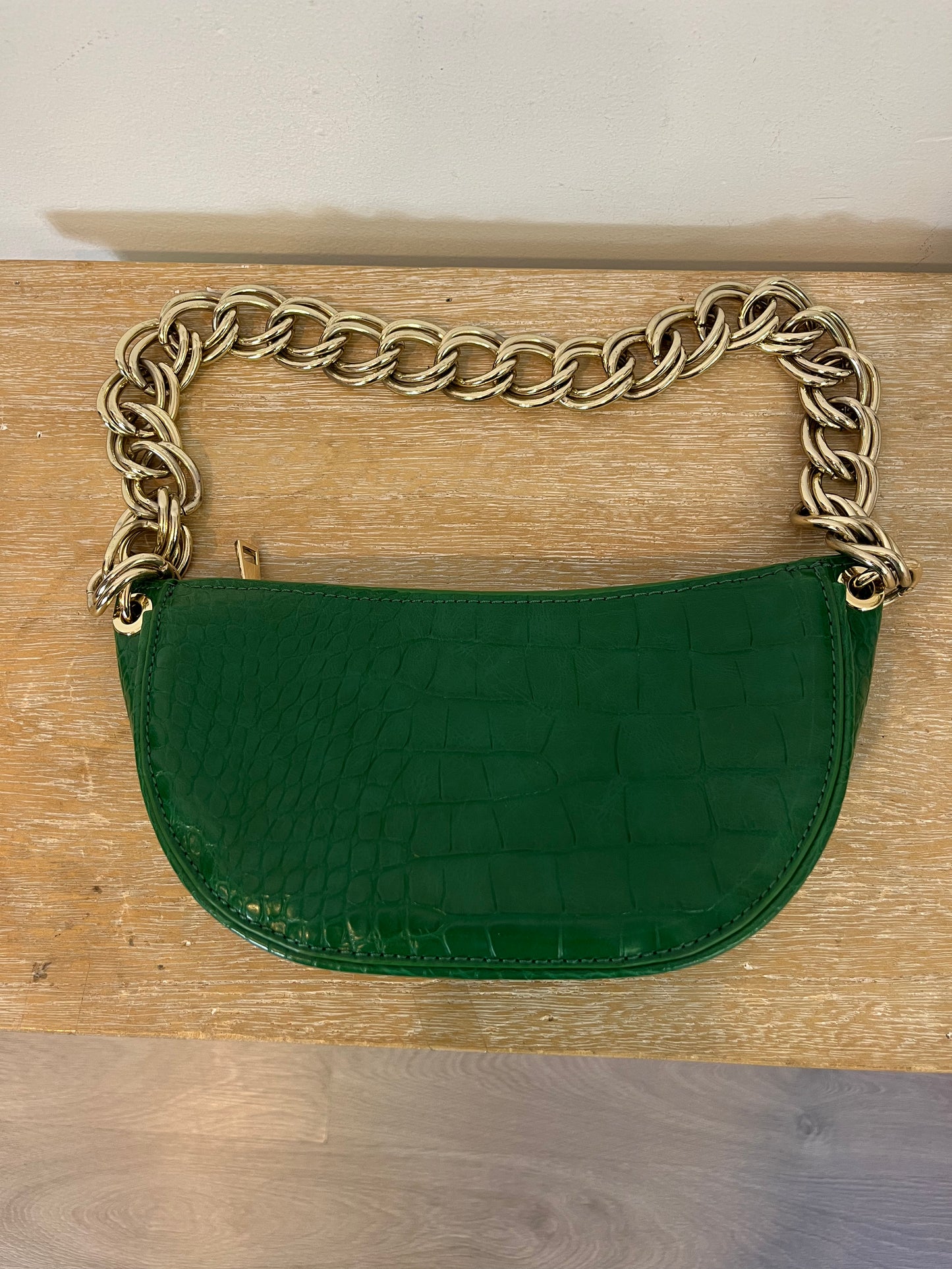 ZARA. Bolso verde cadena