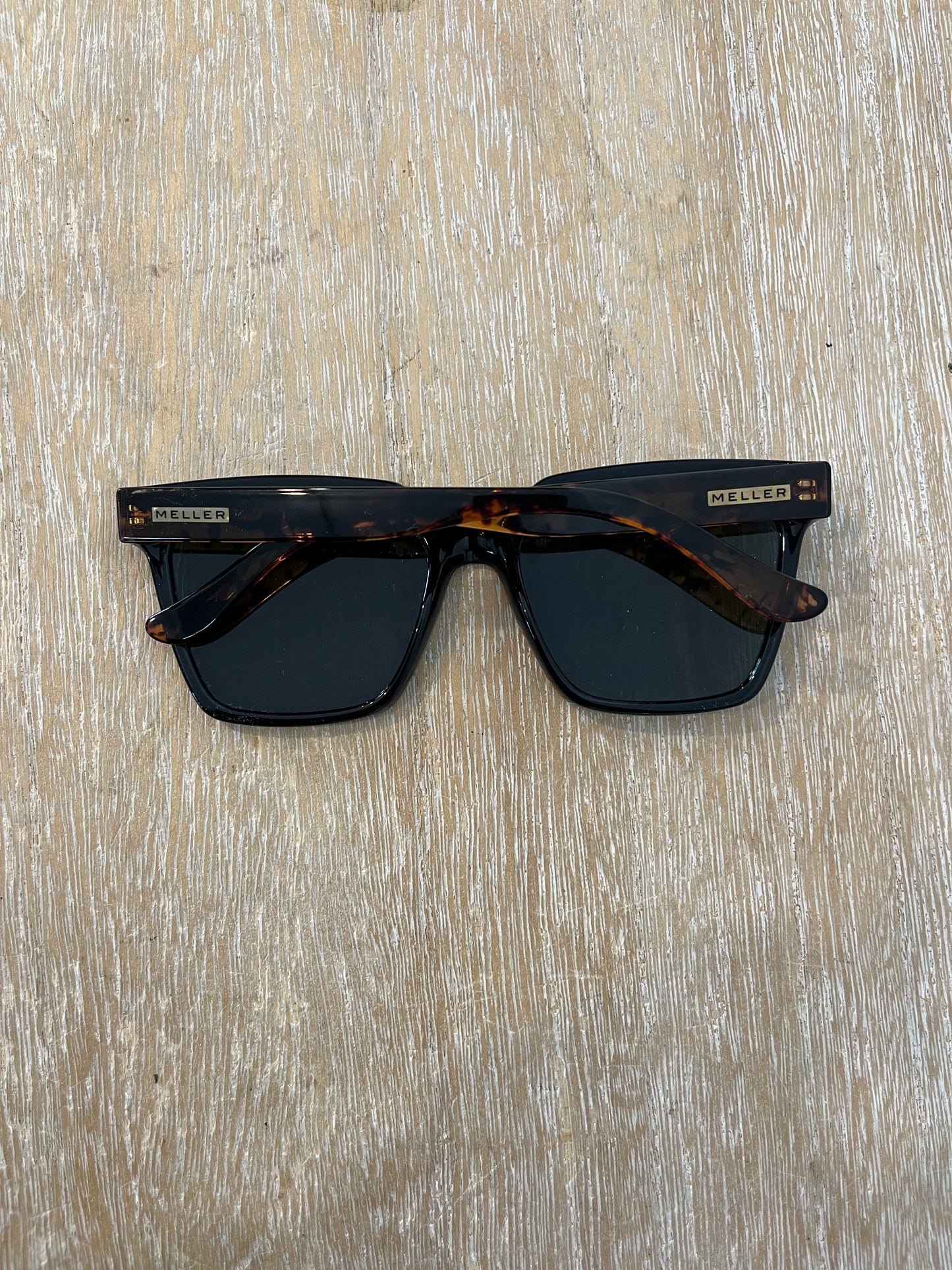 MELLER. Gafas de sol patilla nácar