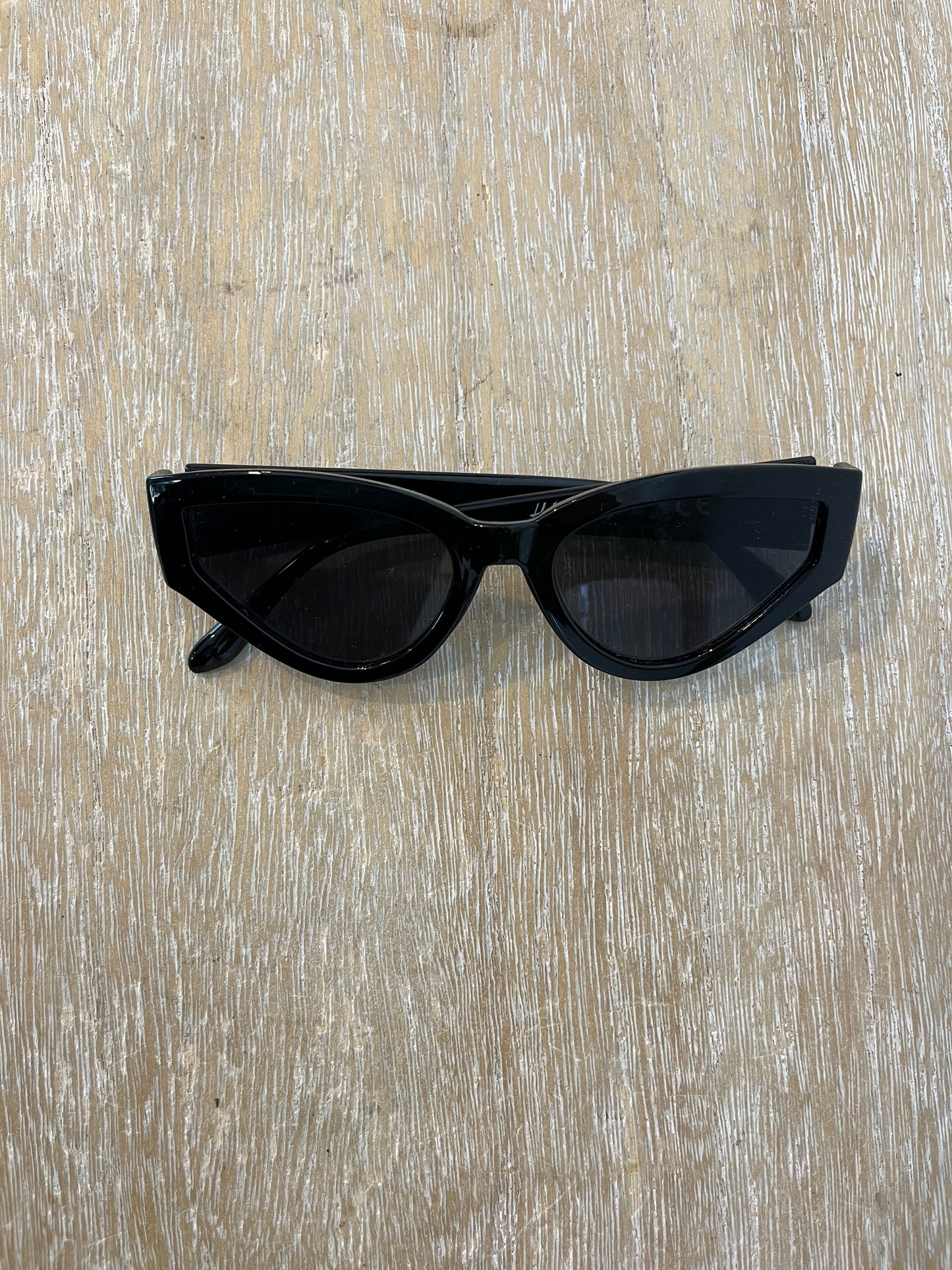 H&M. gafas de sol negras nacar