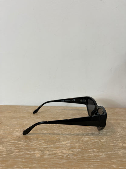 H&M. gafas de sol negras nacar