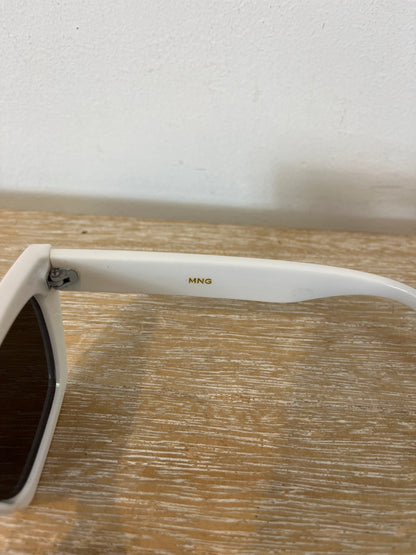MANGO. Gafas de sol blancas