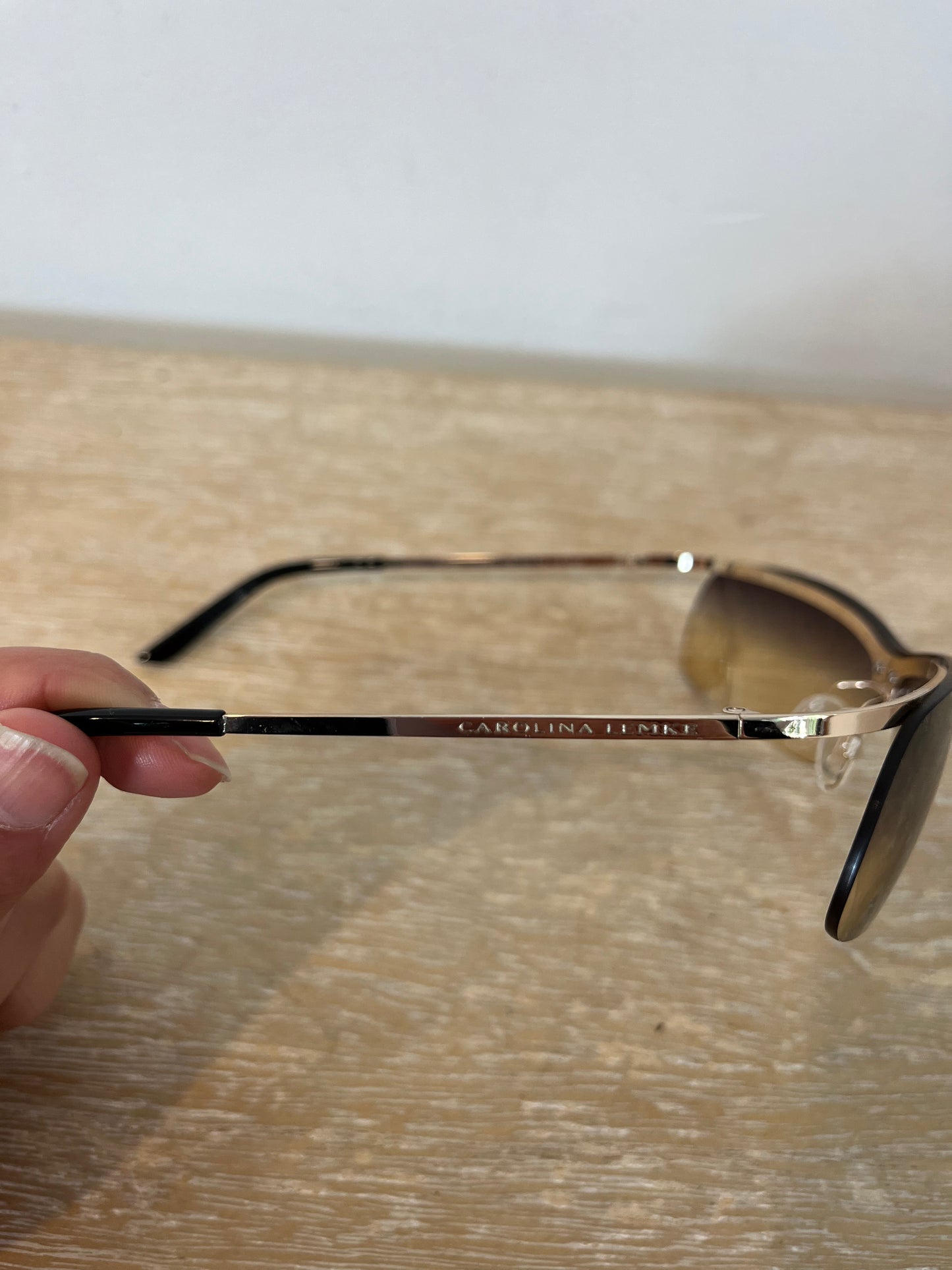 CAROLINA LEMKE. Gafas de sol rectangulares