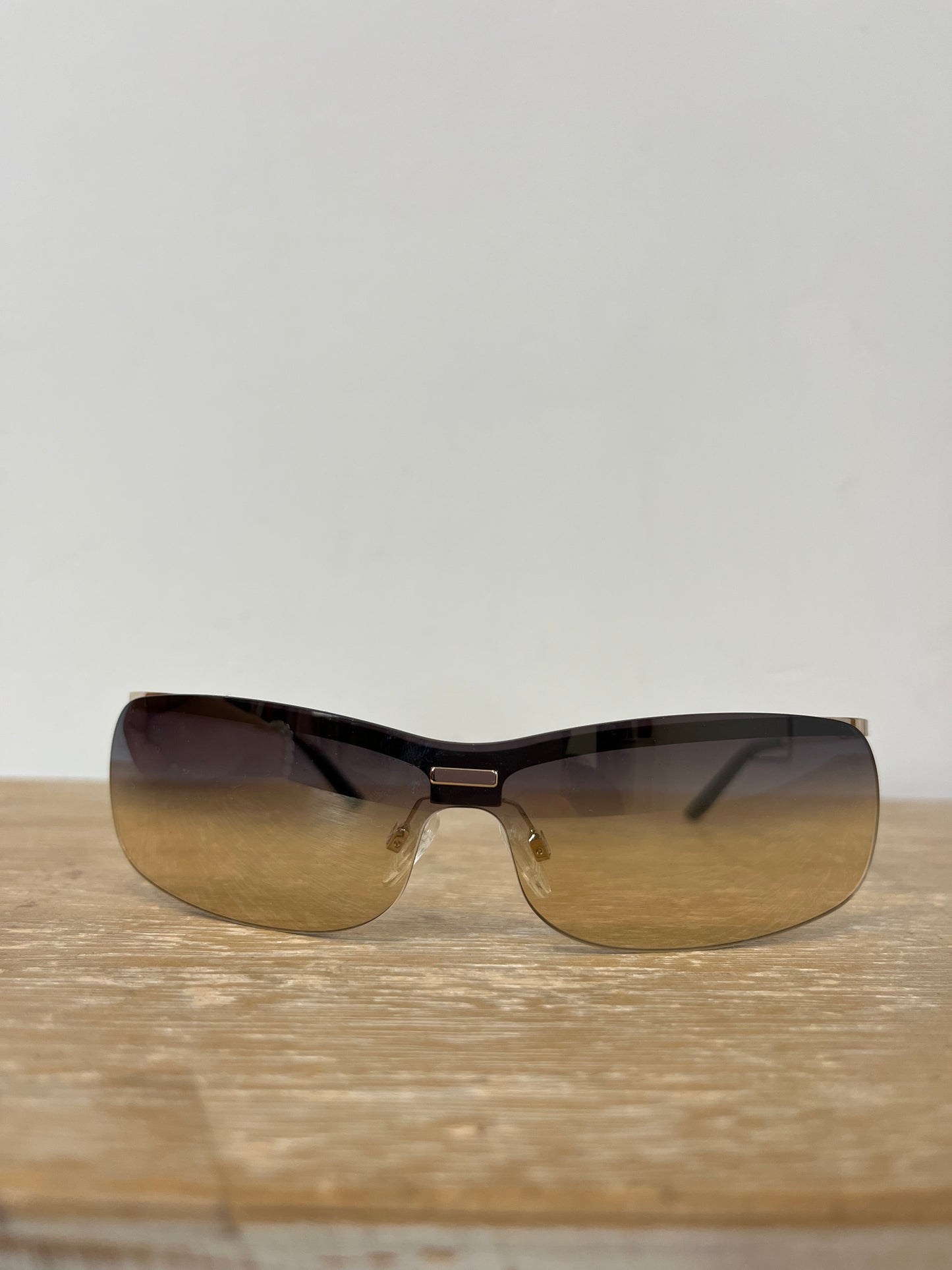 CAROLINA LEMKE. Gafas de sol rectangulares