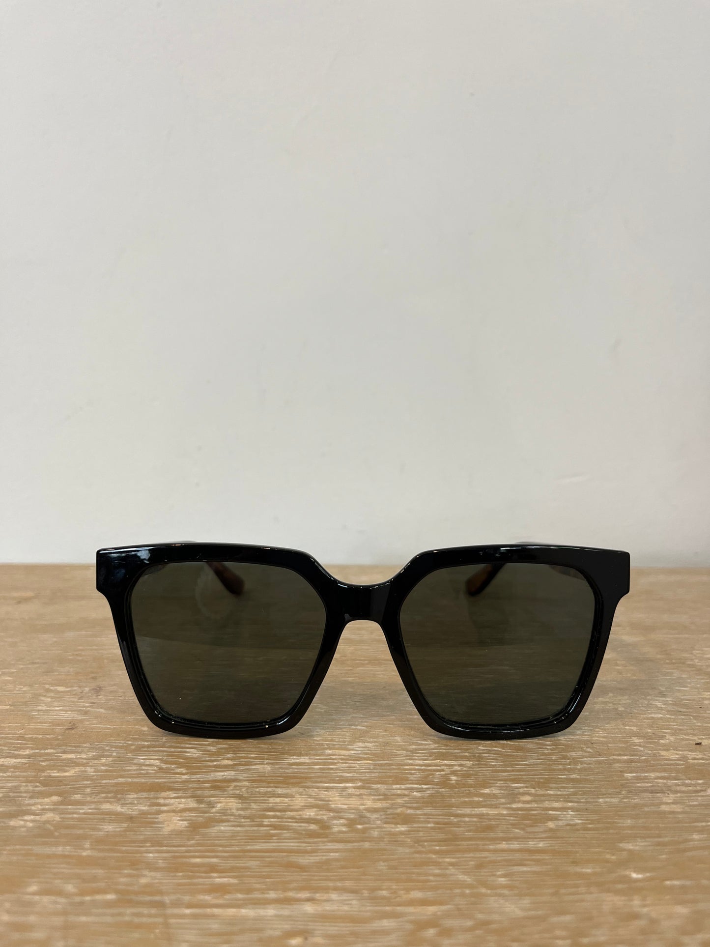 MELLER. Gafas de sol patilla nácar