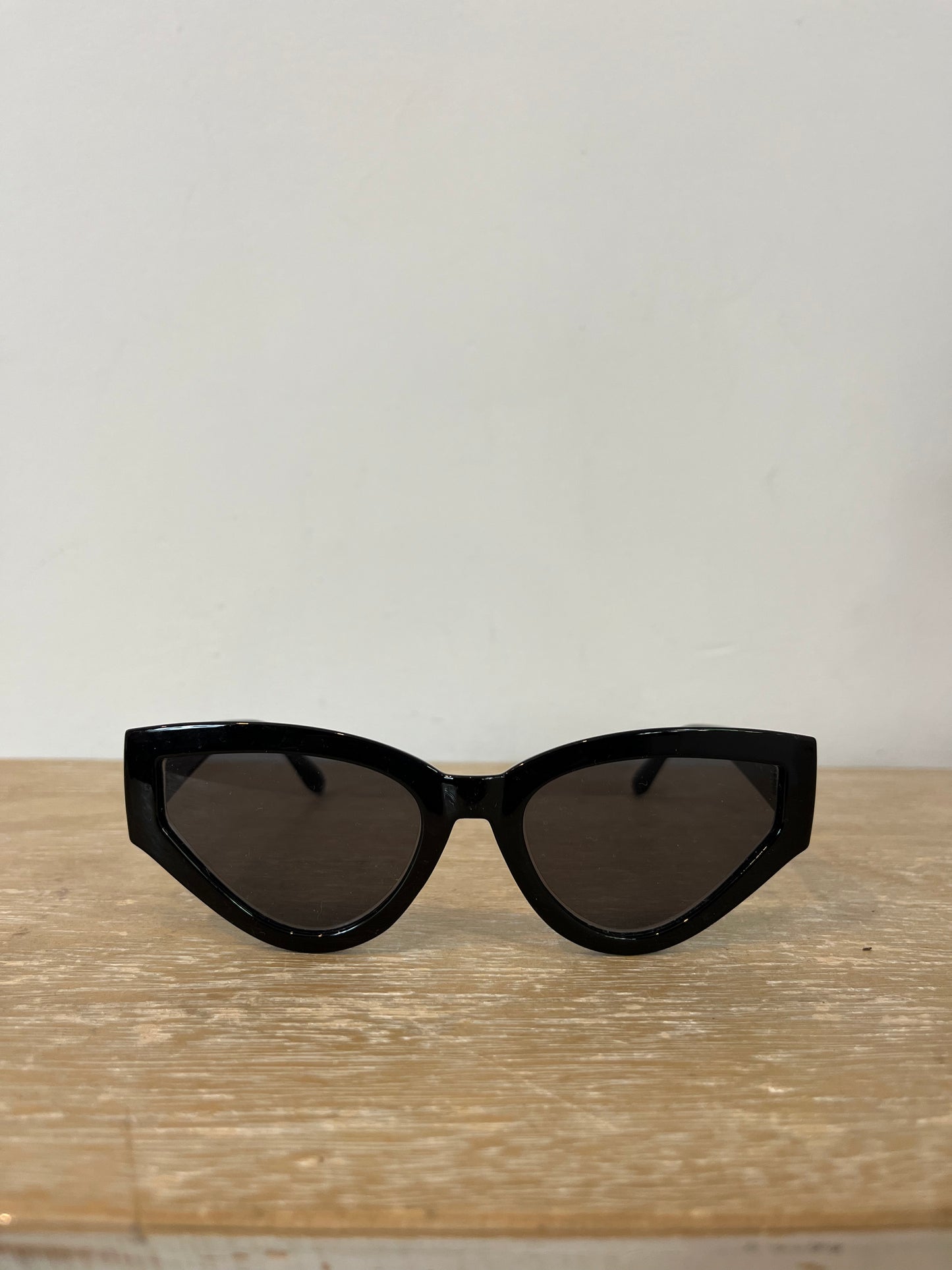 H&M. gafas de sol negras nacar