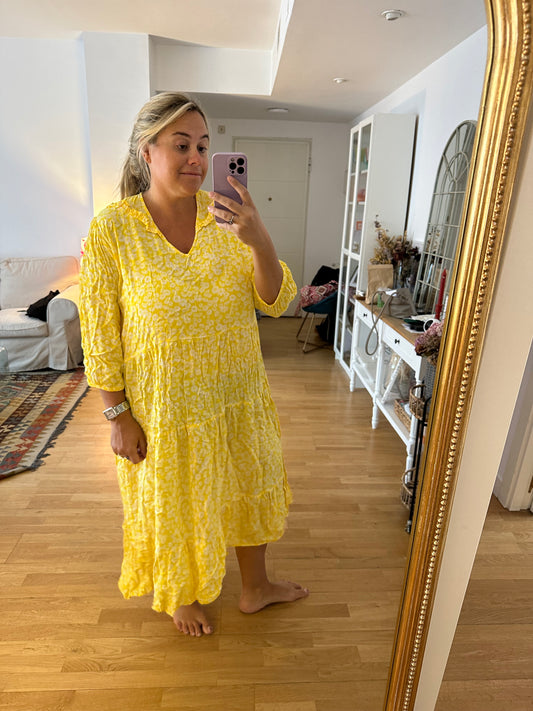 ROCK YOUR CURVES. Vestido amarillo flores T.56