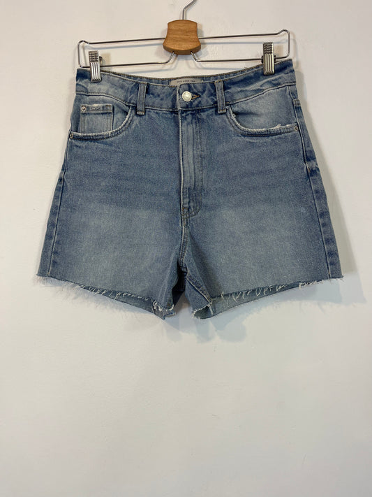 NEW LOOK. Denim shorts. Size 38