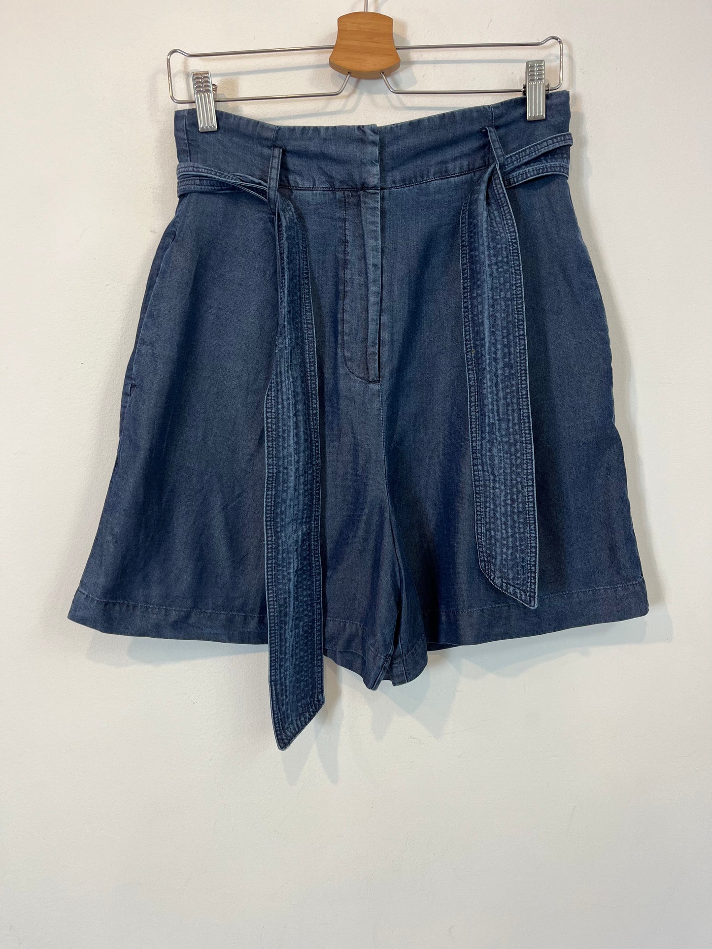 MASSIMO DUTTI. Bermuda denim fluido. T 38