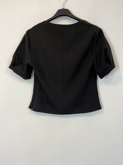 MINUETO. Top negro detalle escote. T M