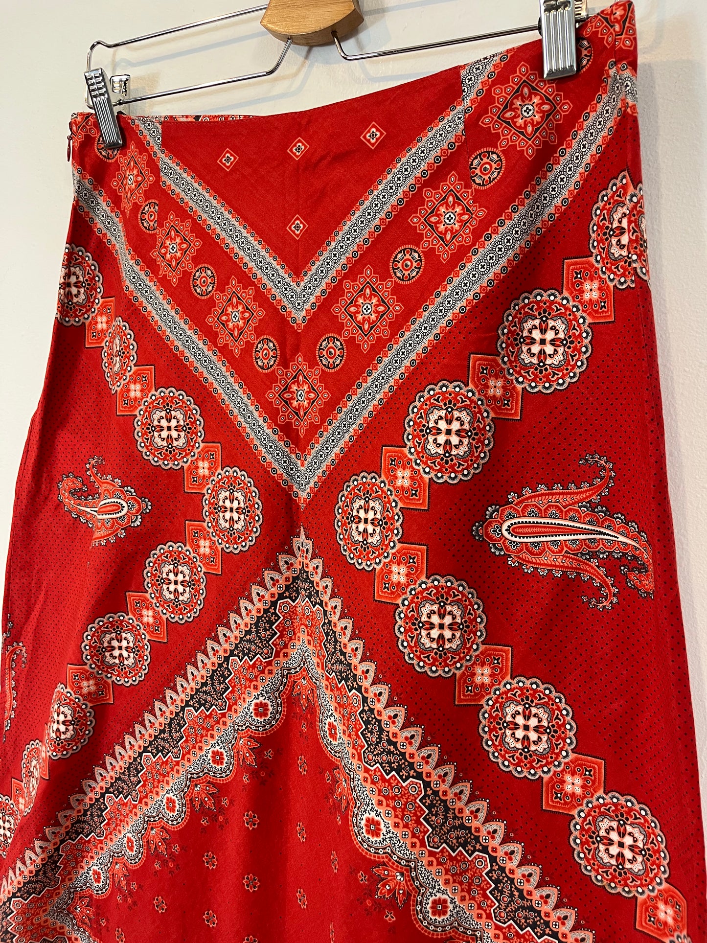 BURBERRY. Falda roja algodón. T 40