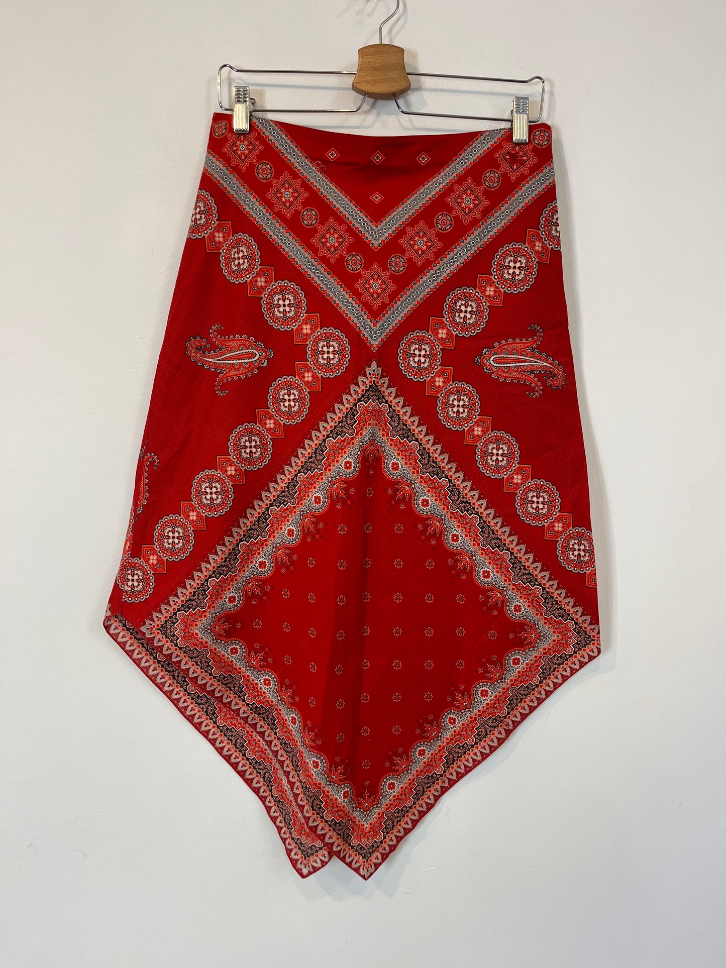 BURBERRY. Falda roja algodón. T 40