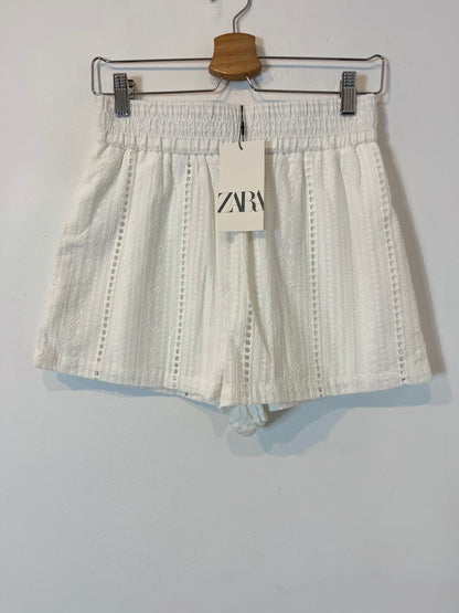 ZARA. White embroidered Bermuda shorts. TS