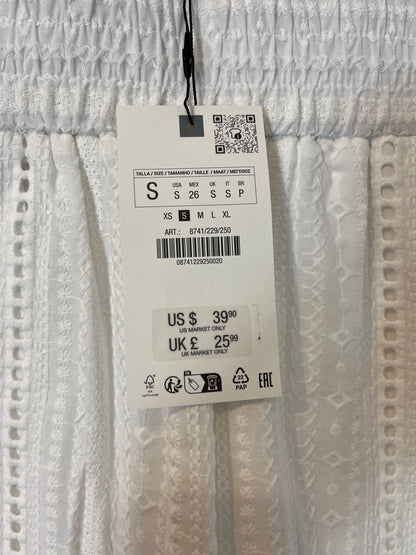ZARA. White embroidered Bermuda shorts. TS