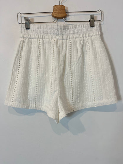 ZARA. White embroidered Bermuda shorts. TS