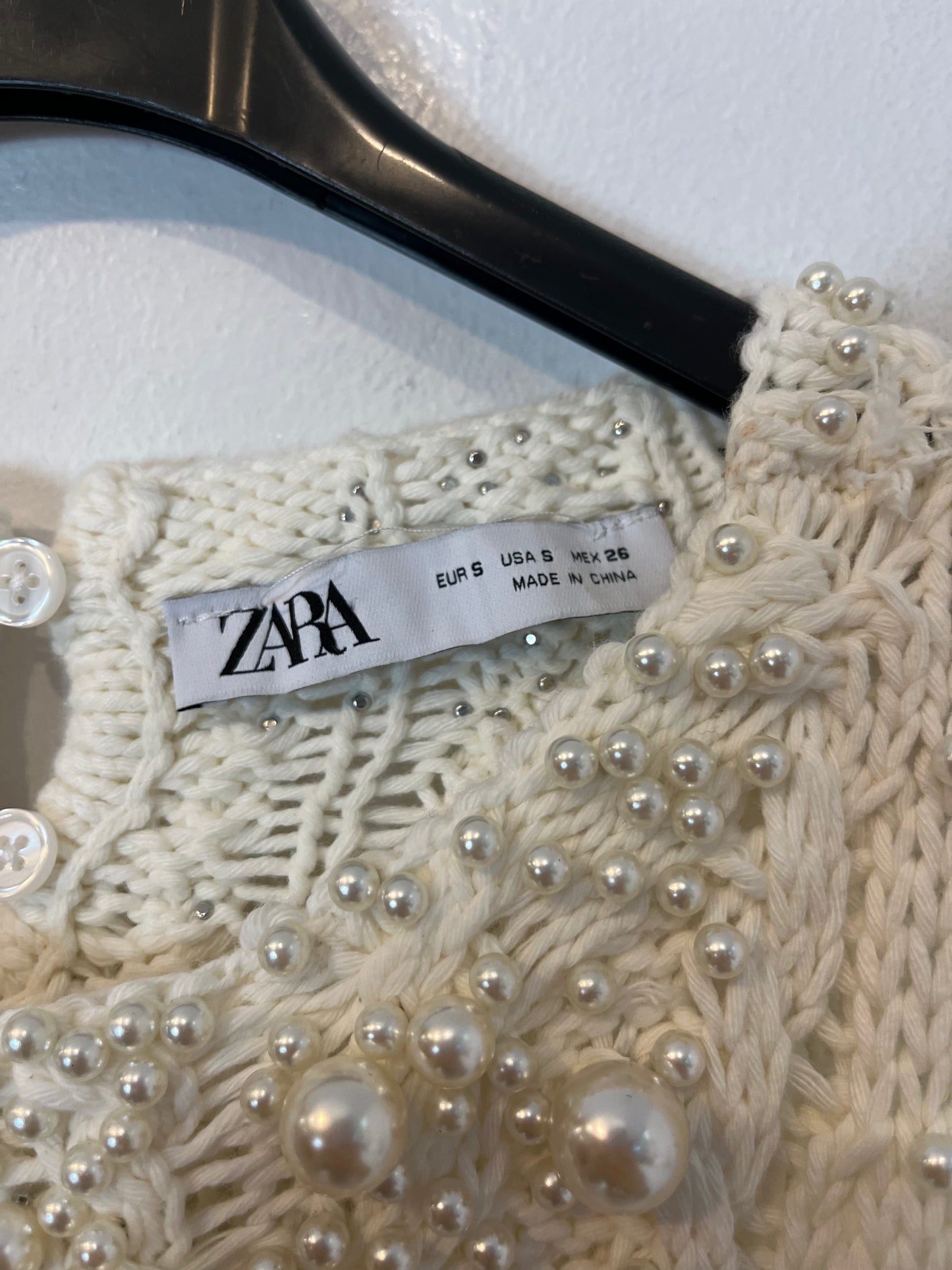 ZARA. Knit top with pearl detail. TS