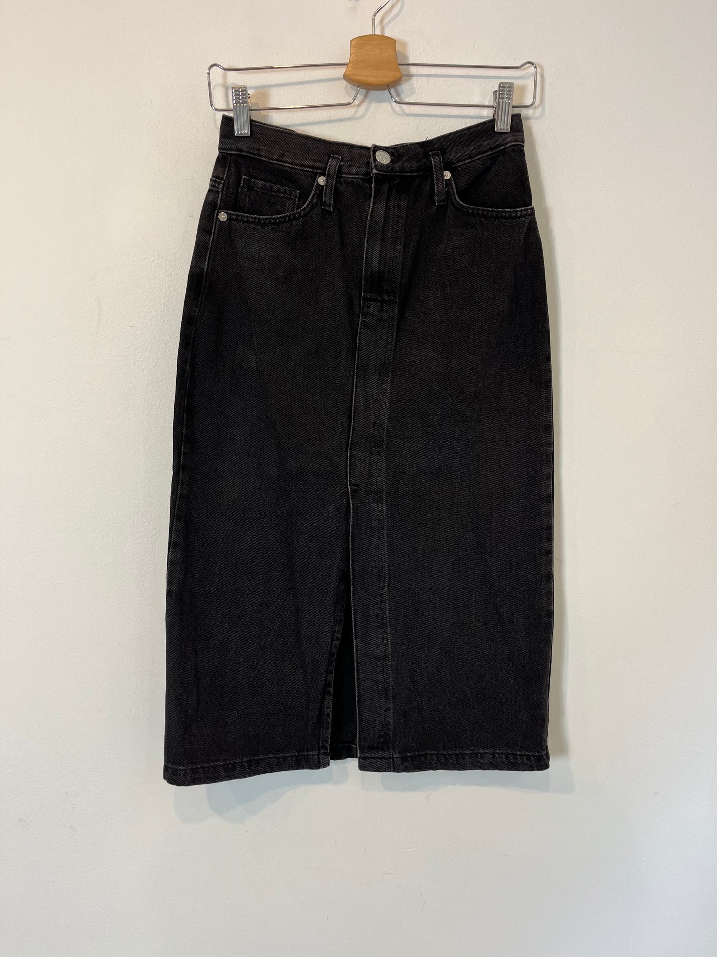 MANGO. Black denim midi skirt. T XS